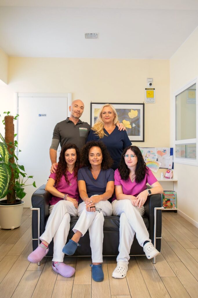 Il team dello studio dentistico Caporossi a Viterbo