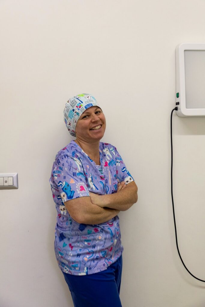 Una professionista dello studio dentistico Caporossi a Viterbo